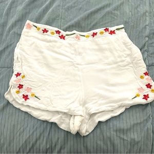 White embroidered MINKPINK shorts Sz. L - Part of a matching set